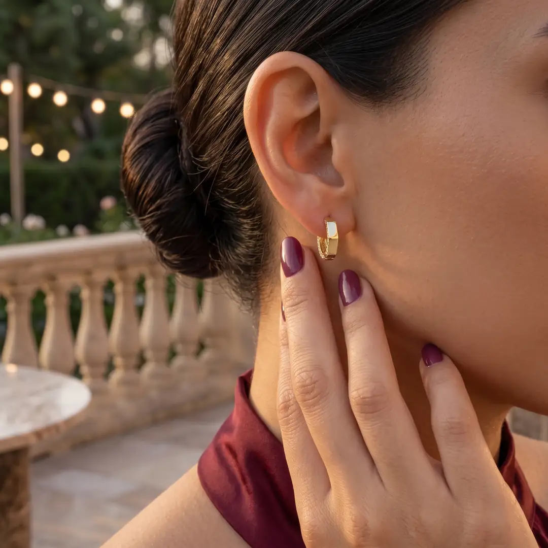 Taş Detaylı Altın Küpe 2