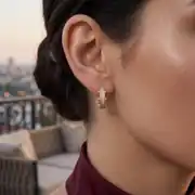 Taş Detaylı Altın Küpe 2
