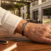 Altın Detaylı Kauçuk Erkek Kelepçe 2