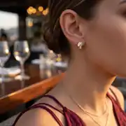 Taş Detaylı Altın Küpe 2