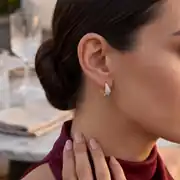 Taş Detaylı Altın Küpe 2