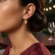 Taş Detaylı Altın Küpe 2