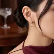 Altın Taş Detaylı Geometrik  Küpe 2