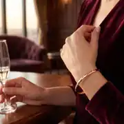 Taşlı Rose Altın Kelepçe 2