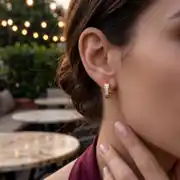 Baget Detaylı Altın Küpe 2