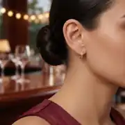 Yıldızlı Altın J Küpe 2