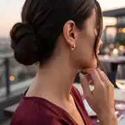 Taş Detaylı Altın Küpe 2