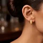 Taşlı Altın J Küpe 2