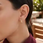 Taş Detaylı Altın Küpe 2